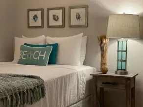 Sea Breeze Cozy Apt. Steps to Beach w/Private PKG - Image 4