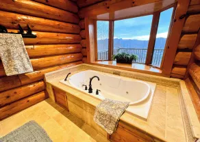 PICTURE PERFECT! Luksuriøs Log Home w / Mtn Visninger, WIFI, Gas F / P & poolbord! - Image 3