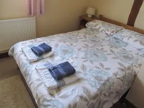 4 bedroom accommodation in Dumpling Green, near Dereham - Image 4