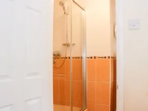 Cream Door Cottage - Image 2