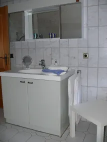 2 camere, cucina, bagno (attrezzatura completa), terrazza - Image 4