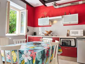 Charming Cottage in Berry: Fireplace, Near Golf & Spa, Sleeps 6, Parking Included - Image 5