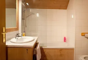 Wifi, 300m from ski slopes, swimming pool, sauna, terrace, balcony, parking, ski locker, 67m² - Image 4