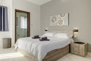 Chic Penthouse Steps from the Promenade - Image 3
