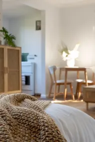 Spacious and Stylish Studio in Narrabeen - Image 4