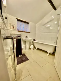 Unique & Characterful 16th Century Cottage w/own driveway 2 Min Walk to Village! - Image 2