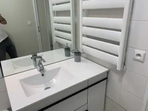 Modern, bright F2 with balcony and parking space - Image 3