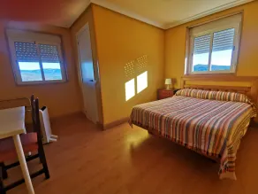 Hostal Buitrago - Double room 7 with private bathroom - Image 5