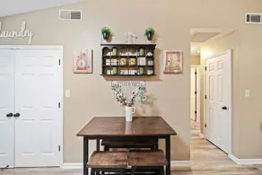 2 bed 2 bath, sleeps 5. Southern Charm- Minutes to Camp Lejeune, MCAS, & Beach  - Image 3