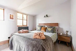 Lodge avec vue sur la montagne, lodge de luxe en forêt avec jacuzzi - Image 4