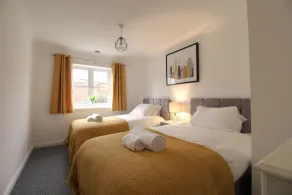 Modern city centre Apartment + free parking - Image 3