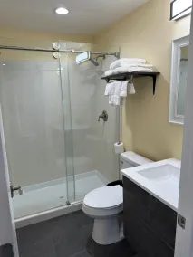 Relax Inn of Medford - Image 3