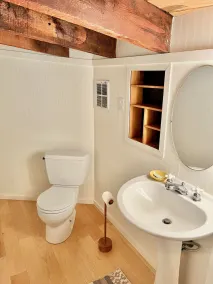 Lake cabin - Image 3
