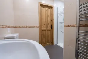 The Holmes Barn - Sleeps 16 - Pet friendly - Image 2
