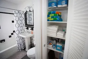 Rymligt 3/2 privat hem med pool ligger 1 kvarter från Dreher Park - Image 5