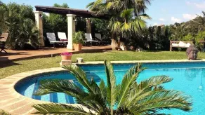 Villa familiale avec grand jardin, piscine, aire de jeux et une intimité absolue - Image 2