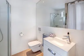 Air-Conditioned Holiday Home with Balcony, Terrace, Sea View & Wi-Fi - Image 2