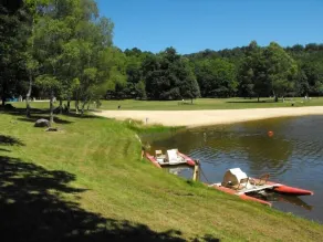 Beautiful village house, 6 bedrooms, large garden & short walk to lake beach - Image 4