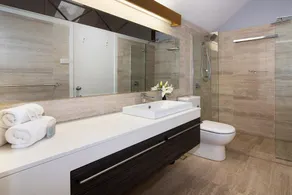 Beachside Retreat, WIFI, Kayaks, AC to all rooms - Image 4