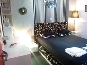 Greek hospitality with Free Double Parking and 1000mbps WiFi - Image 4