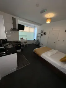 Comfort Studio Ensuite - Image 3
