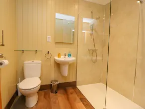 OAK LODGE, character holiday cottage, with a garden in Goosnargh - Image 3