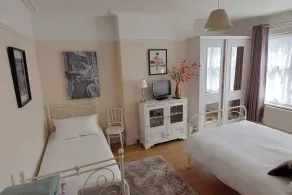 Gorgeous 4-bed House in Bexhill-on-sea, sea Views - Image 4