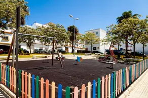 Beautiful apartment with central location near the beach with air conditioning and balcony. - Image 2