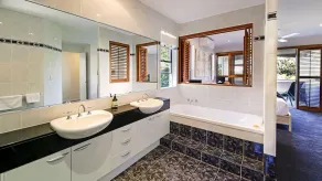 Luxury Lakeside Villa - Image 2