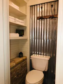 BIRDHOUSE COTTAGE - King Bed: Cozy cottage with Lake Views & Access - Image 4