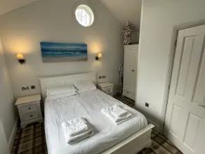 2 Detached Beach Houses - Book as a pair sleeps 8! - Image 4
