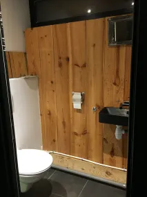 modernt \"grönt hus\" hus i skogen - Image 5