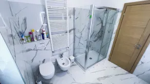 Wohnung in Villa mit Garten - Image 3