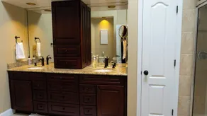 Lakefront Oasis Centrally Located. Elegant, spacious and you're going to love it - Image 5