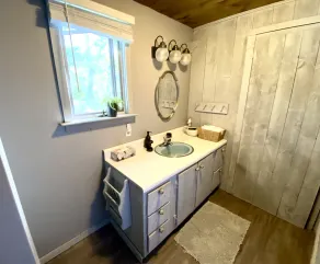 Cape Cod Studio with Kitchen. Very to close to beach! No bridge! - Image 2