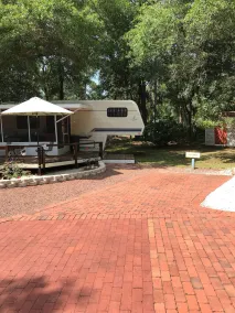 Lad os camping i komfort, sydlig stil, kom ned. - Image 5