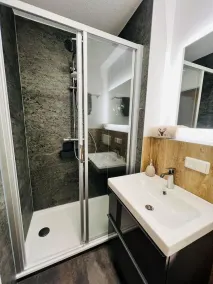 Modern two-room apartment for up to four people with modern kitchen equipment - Image 4