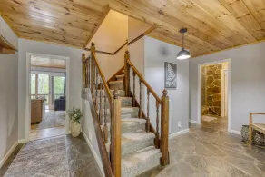 Luxury Chalet on 50 Acres, Hot Tub, Game Room, Mountain View & seasonal spring - Image 2