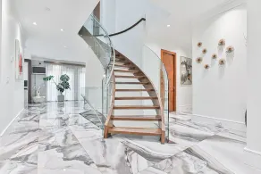Luxury house in Toronto - Image 2