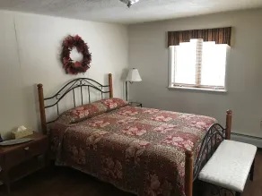 Large fully-furnished family home nestled in beautiful elk country. - Image 5