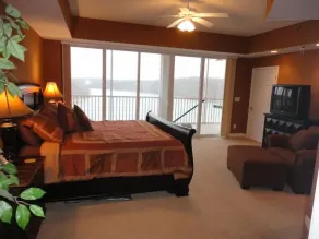 Atemberaubende 4 Schlafzimmer / 4 Bäder, riesiger Pool, großartige Lage, ideal für große Familien - Image 3