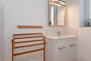 Ty Eole Spacious Family House for 10 with Private Terrace, Garden & Parking in Quiberon - Image 4