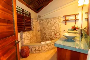 Stunnning & Private Seafront Villa - Image 2