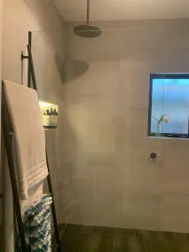 Private , tranquil cosy retreat with massage chair-l - Image 3