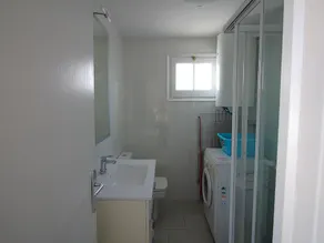 Penthouse lumineux près de la plage avec 2 terrasses, BBQ, et parking – WiFi saisonnier inclus - Image 4