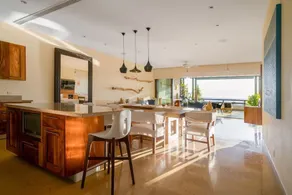 Ne manquez pas cette offre incroyable affaire face à la plage et une vue imprenable + Cook & Maid - Image 3