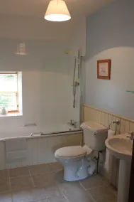 2 bedroom cottage, with far reaching views of the garden and open countryside. - Image 2