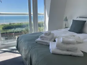 Stunning, newly refurbished, beachfront townhouse in Rustington - Image 4