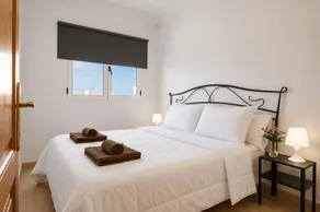 Vacation Apartment 'Ganivet Home' with Private Terrace and Wi-Fi - Image 5