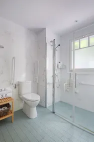 VACKRA GRUNDL��GGANDE HOUSE MED STORA VYKEN. - Image 3